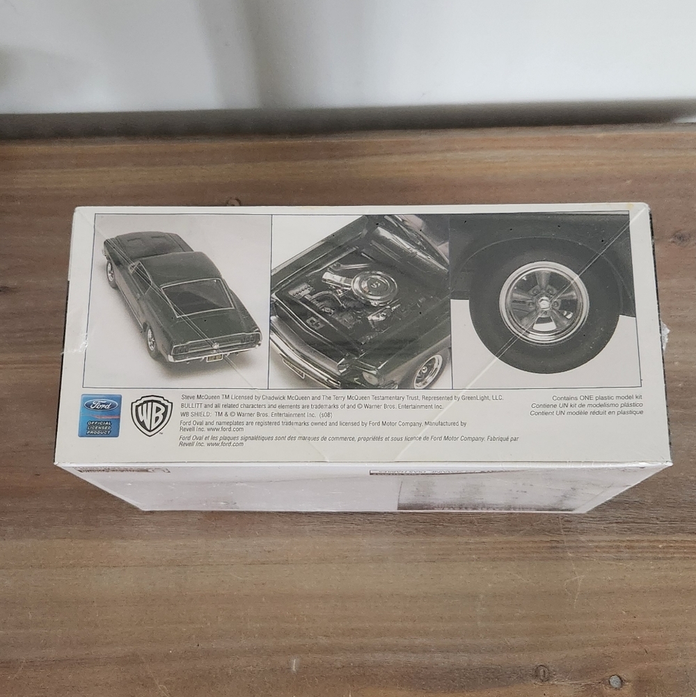 Revell Bullitt 1968 Ford Mustang GT 1:25 Scale Model Kit - Steve McQueen - Picture 11 of 15